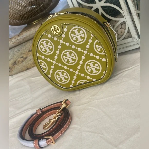 New Tory Burch T MONOGRAM CONTRAST
EMBOSSED CIRCLE BAG - Picture 8 of 8